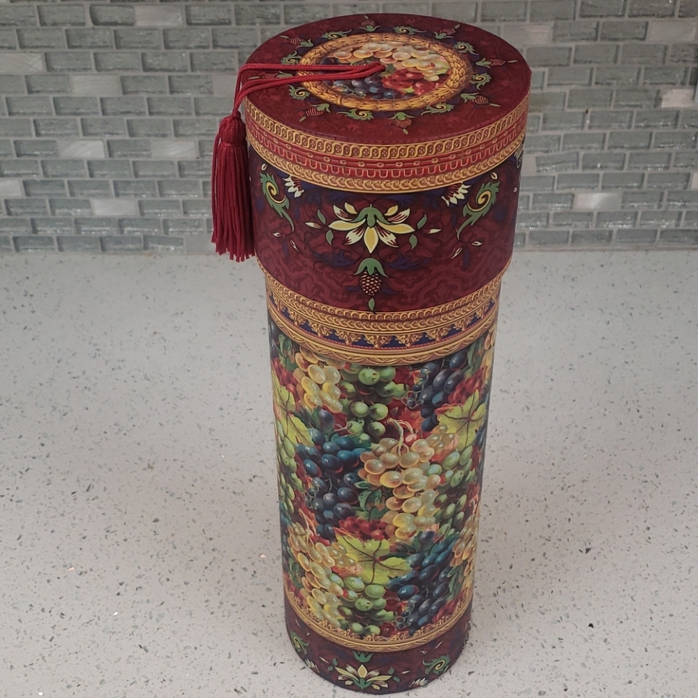 DECORATIVE WINE HOLDER